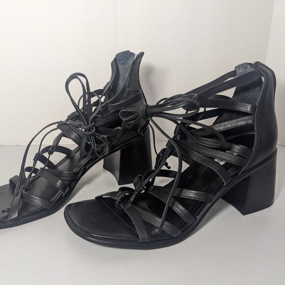 NEW- Size 9.5M Womens Steve Madden Cherri Block Heeled Strappy Sandals Black - Picture 1 of 6